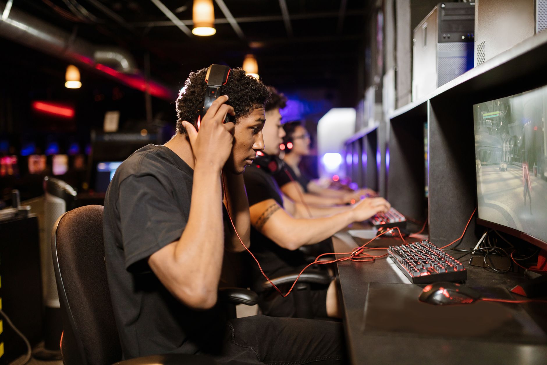 how gaming builds online communities